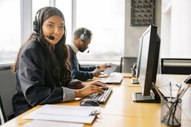 Building Bridges: The Power of Multilingual Customer Service in Engaging the Hispanic Community